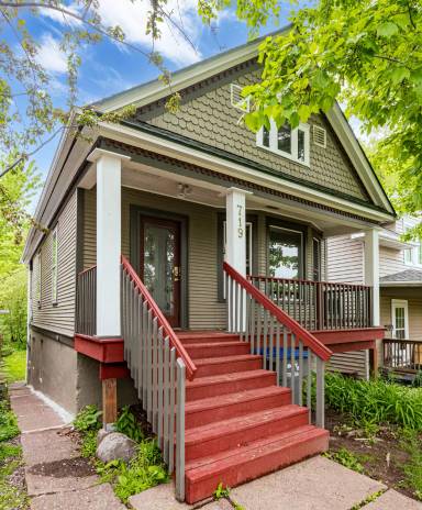 Main picture of 719 E 8th St