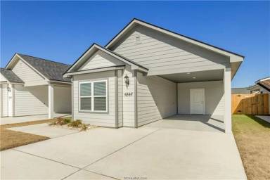 Main picture of 1237 Storm Row Ln
