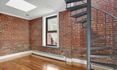 Main picture of 126 Ridge St