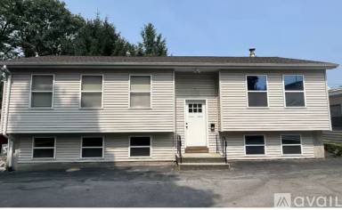 Main picture of 915 Hudson Ave