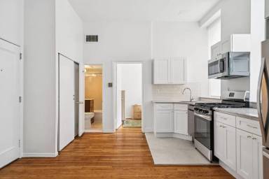 Main picture of 1720 Lombard St