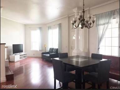 Main picture of 2917 Ballesteros Ln