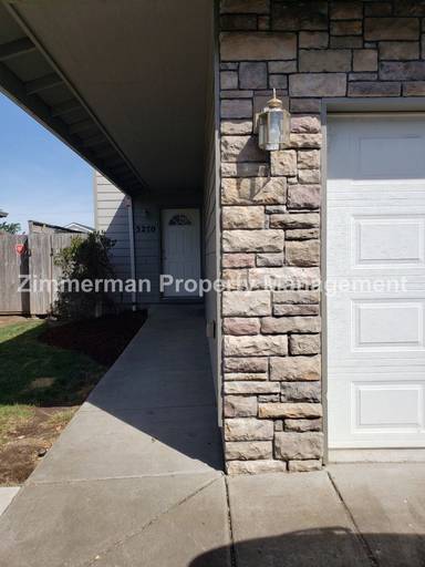 Main picture of 3270 Aster St