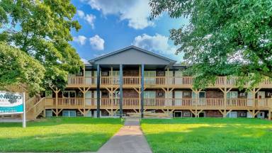 Main picture of 2021 Cambridge Dr