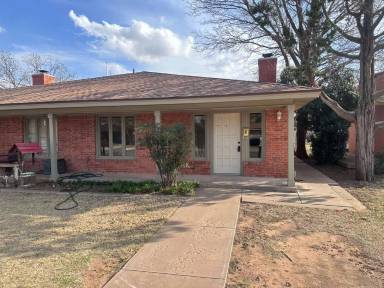 Main picture of 2217 33rd St