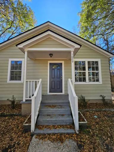 Main picture of 1609 Balsam St