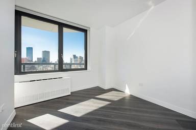 Main picture of 1 E Houston St