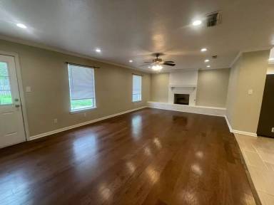 Main picture of 8867 Hedges Dr