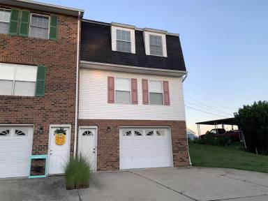 Main picture of 1 Thistlewood Ln