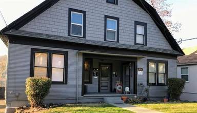 Main picture of 1632 SE Main St