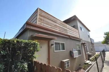 Main picture of 605 N Hollywood Way