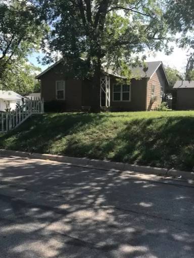 Main picture of 2415 Vine St