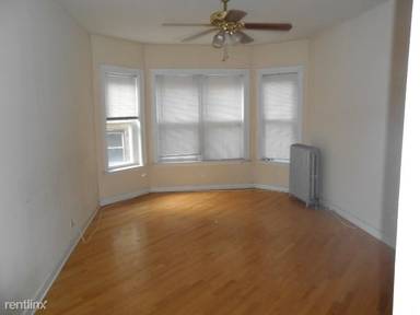 Main picture of 3910-28 N Pine Grove Ave