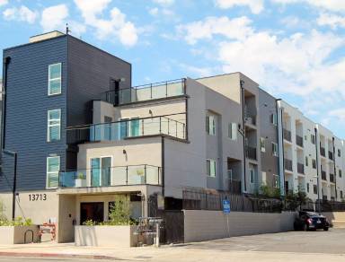 Main picture of 13713 Oxnard St