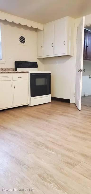 Main picture of 1132 S Broadway