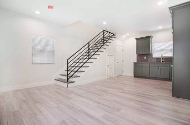 Main picture of 1740 Rose Ave