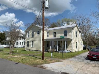 Main picture of 802 N B St