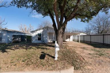 Main picture of 3017 Clinton St