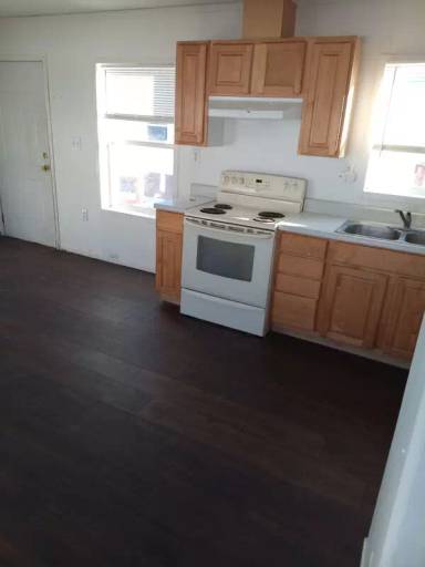 Main picture of 250 Pioneer Dr