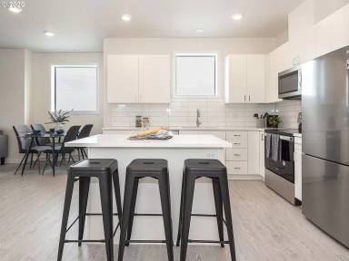 Main picture of 6822 NE Grand Ave