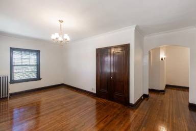 Main picture of 2610-18 Fremont Ave