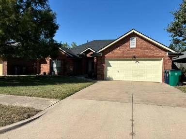 Main picture of 5605 SE 82nd St