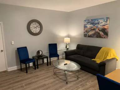 Main picture of 1700 S Charles St