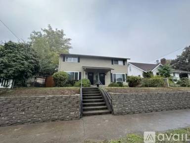 Main picture of 3827 N Vancouver Ave