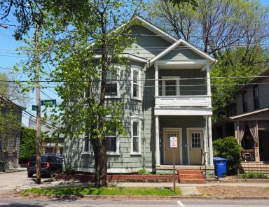 Main picture of 132 E Whittier St