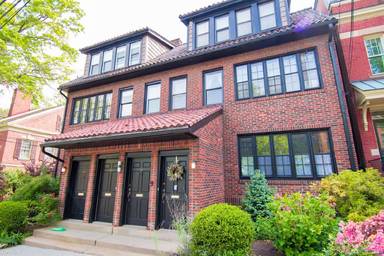 Main picture of 925 1/2 Saint James St
