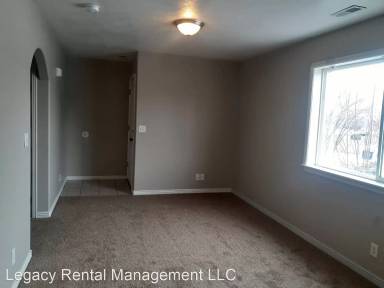 Main picture of 215 W Center St
