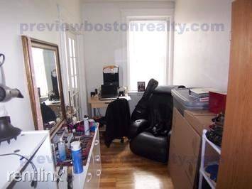 Main picture of 1633 Commonwealth Ave