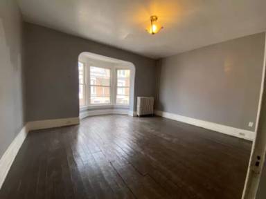 Main picture of 326 E Poplar St