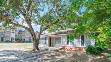 Main picture of 4303 College Main St
