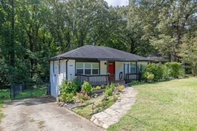 Main picture of 2065 W Flat Shoals Ter