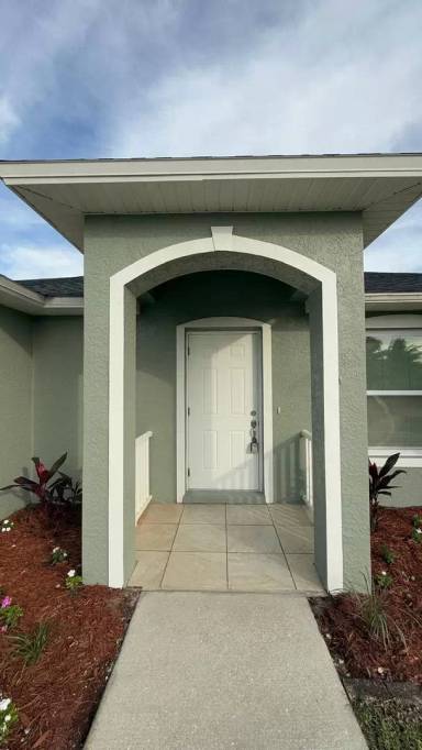 Main picture of 621 NW 17th Pl