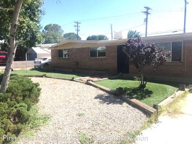 Main picture of 1032 Carl Hayden Dr