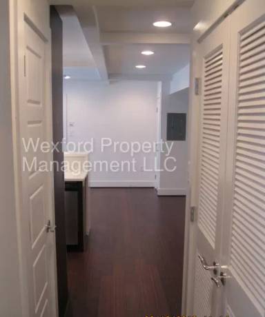 Main picture of 1636 Lyman Pl NE
