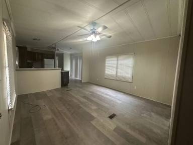 Main picture of 52 N Market St