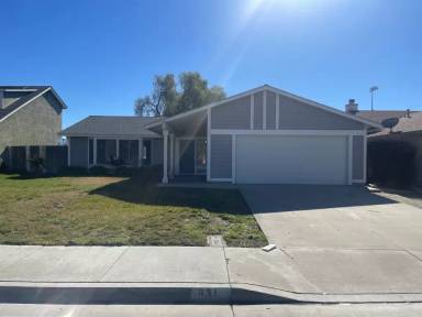 Main picture of 831 Penny Ln