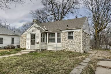 Main picture of 4932 Calvert St