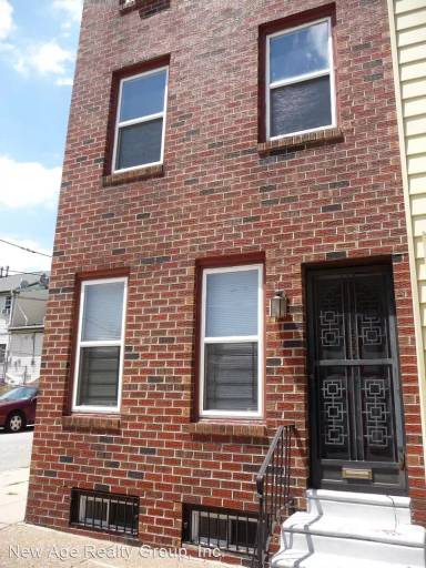 Main picture of 520 N Douglas St