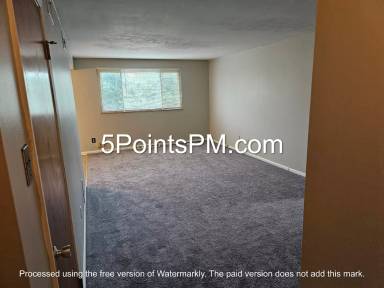 Main picture of 18051 Lake Shore Blvd