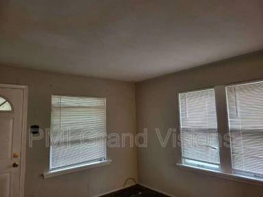 Main picture of 1553 N Walnut Grove Ave