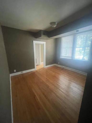 Main picture of 144 W Henry St