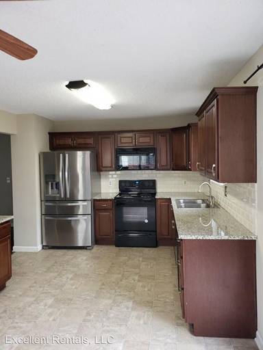 Main picture of 401 SE Topaz Dr