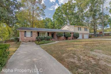 Main picture of 14 Dickens Ln