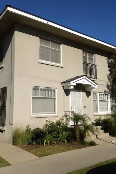 Main picture of 967 E 2nd St