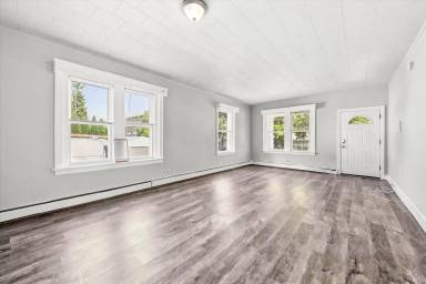 Main picture of 121 Sharpless St