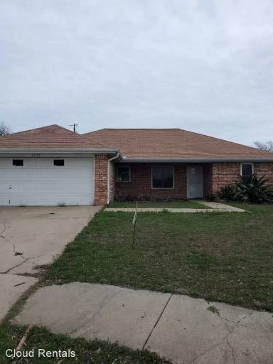Main picture of 2705 Poage Cir